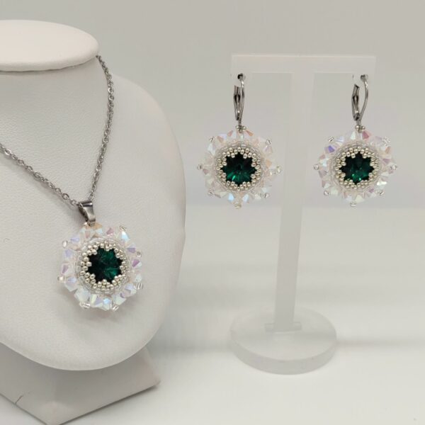 Ručne šitý set zo Swarovski Emerald Preciosa White Opál s dvojitým AB efektom Japonských sklenených korálok Miyuki a Toho.