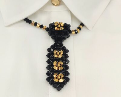 Šitý náhrdelník s príveskom „kravata“ z Crystal Aurum Full a Jet