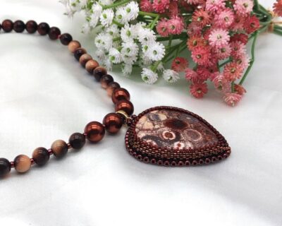 Originálny ručne šitý náhrdelník Jaspis & Tigrie oko