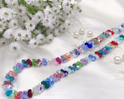 Luxusný elegantný farebný náhrdelník ušitý z Preciosa Crystal