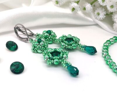 Zelené šité visiace perlové náušnice Emerald-Chirurgická oceľ