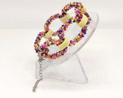 Šitý originálny farebný náramok v boho štýle