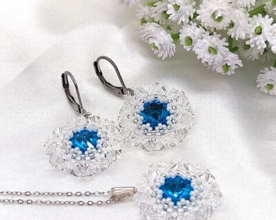 Šitý prívesok a náušnice z kryštálov v modrej a Crystal farbe