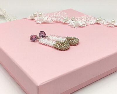 Šité napichovacie náušnice v ružovo striebornej a bielej- krátke