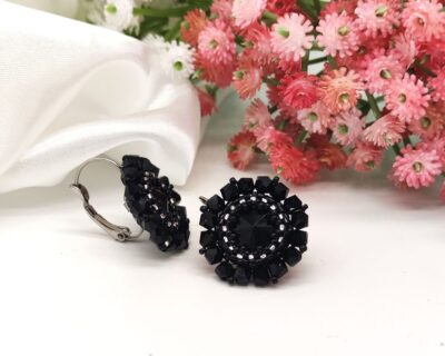 Šité náušnice z Preciosa Crystal v čiernej farbe