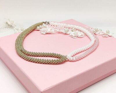 Šitý náhrdelník v strieborno ružovej a bielej farbe