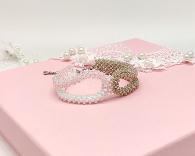 Šitý náramok na ruku v strieborno ružovej a bielej farbe