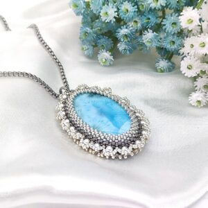 Read more about the article Ako si vybrať ručne šitý šperk, ktorý vyrozpráva váš príbeh