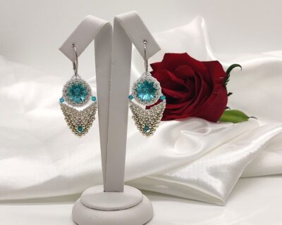 Šité náušnice so Swarovski kryštálov v modro bielej a sivej farbe