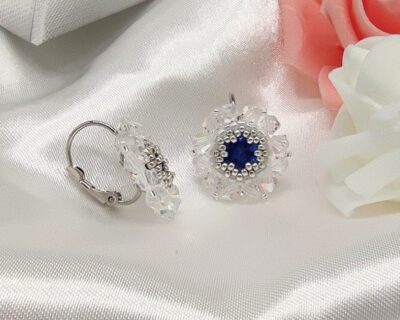 Šité elegantné náušnice z kryštálov v bielo modrej farbe
