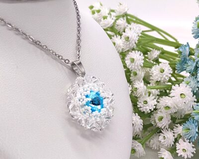 Šitý prívesok a v krištáľovej a nebesky modrej farbe 316L